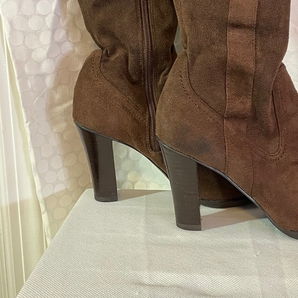 🔹Isaac Mizrahi Heeled Boots🔹 - Picture 2 of 8
